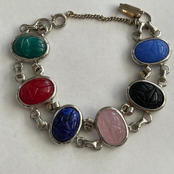 Carved lucite scarab silver tone bracelet - Picture 2 of 6